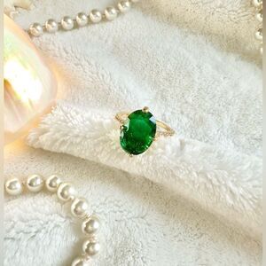 Cubic zirconia emerald green oval cut ring